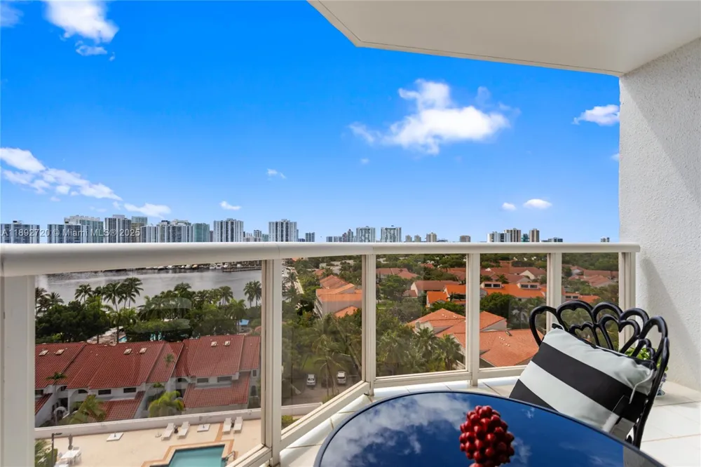 3598 Yacht Club Dr #1004 Aventura, FL 33180