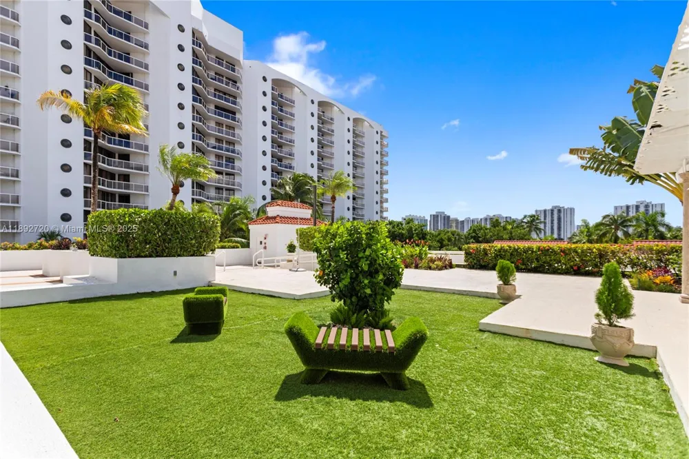 3598 Yacht Club Dr #1004 Aventura, FL 33180