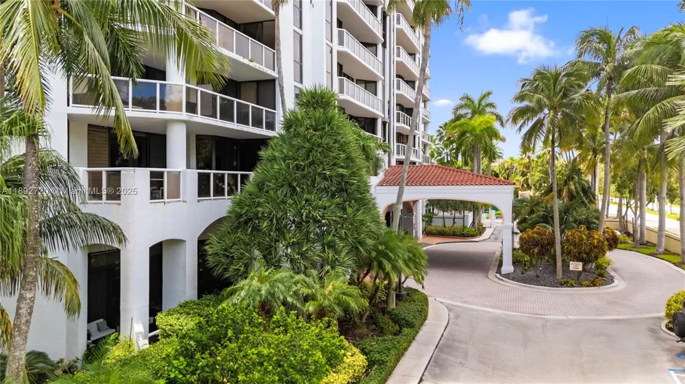 3598 Yacht Club Dr #1004 Aventura, FL 33180