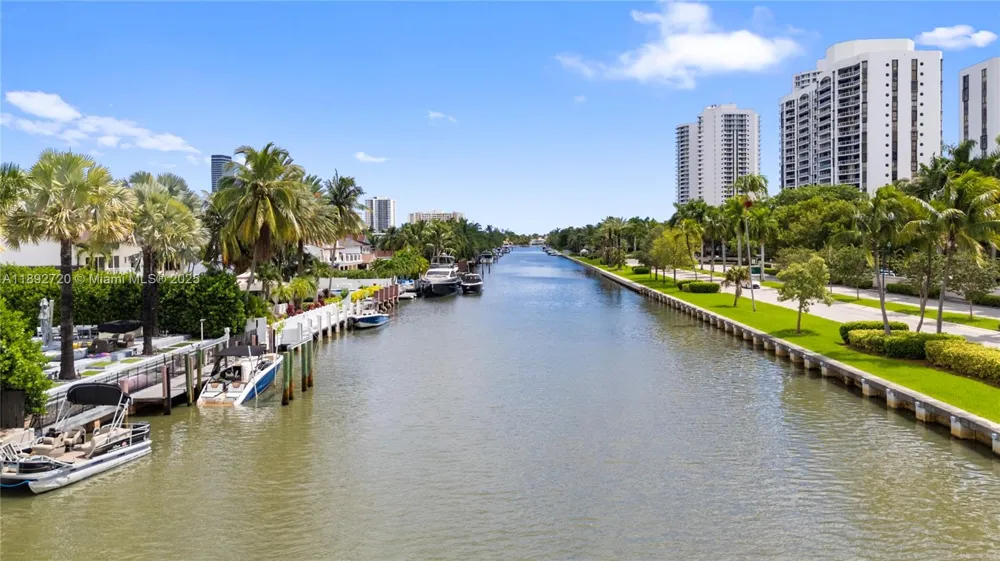 3598 Yacht Club Dr #1004 Aventura, FL 33180
