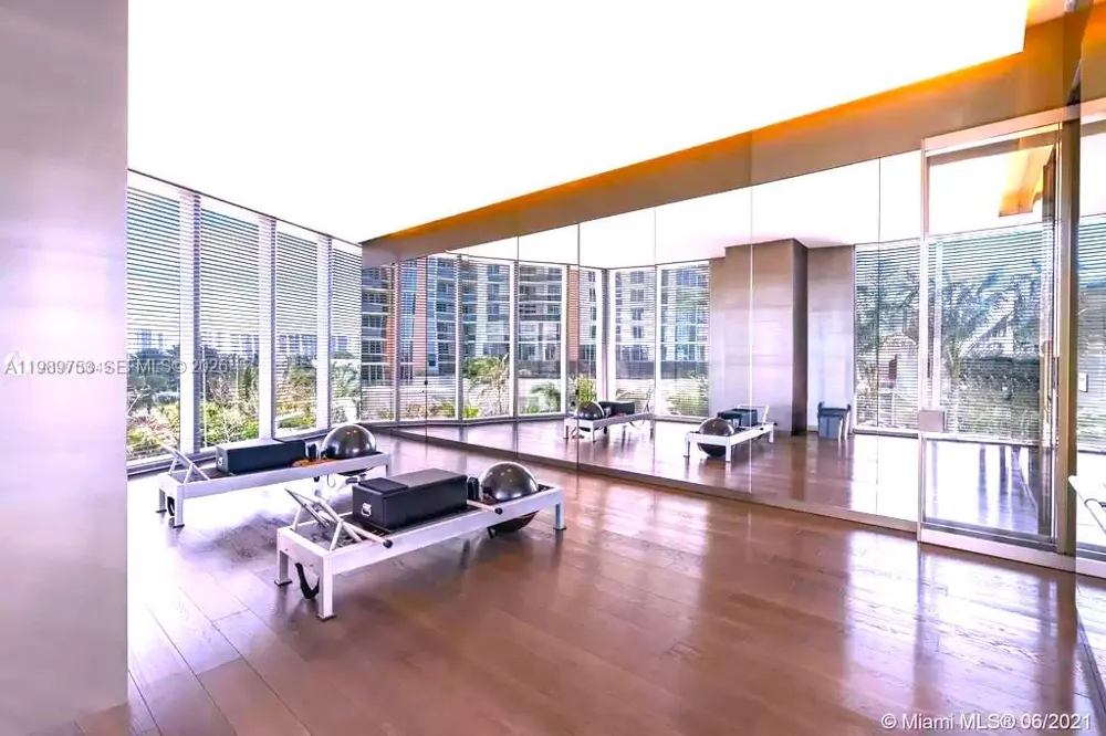 18975 Collins Ave #5105 Sunny Isles Beach, FL 33160