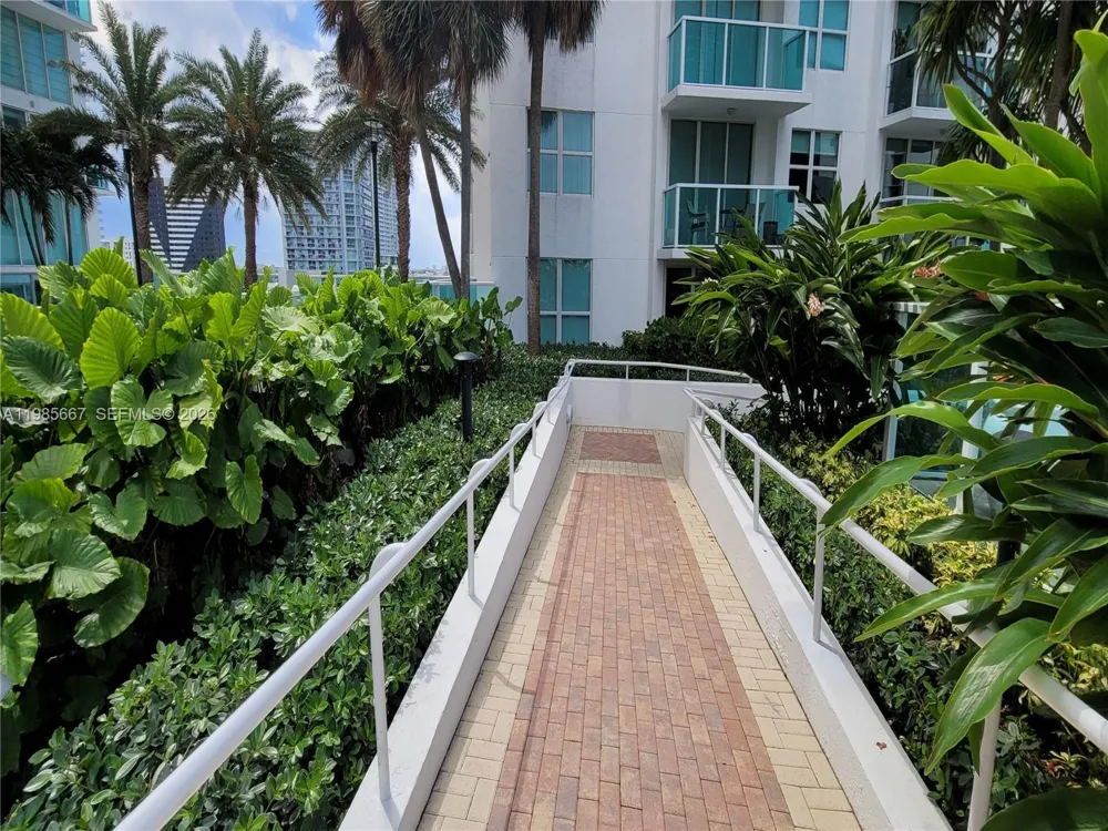 31 SE 5th St #1110 Miami, FL 33131