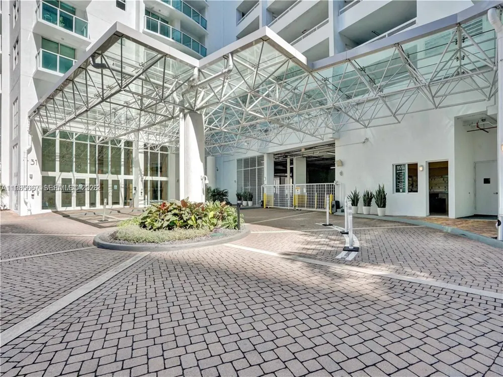 31 SE 5th St #1110 Miami, FL 33131