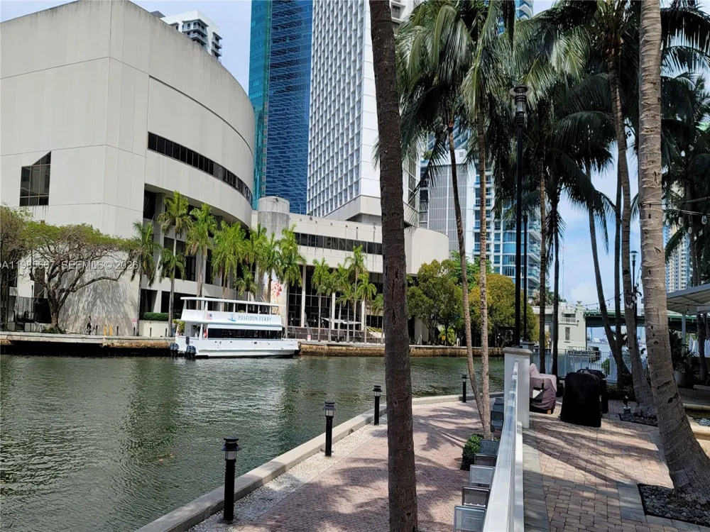 31 SE 5th St #1110 Miami, FL 33131