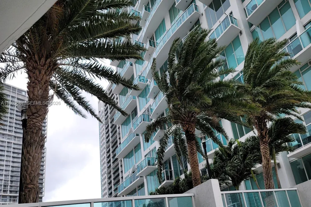 31 SE 5th St #1110 Miami, FL 33131