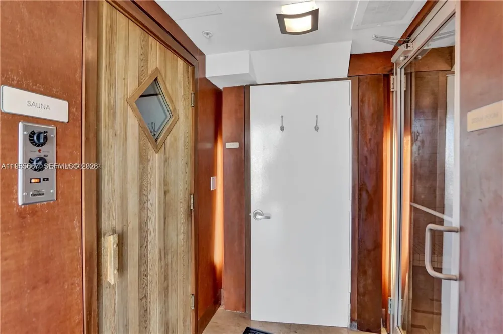 31 SE 5th St #1110 Miami, FL 33131