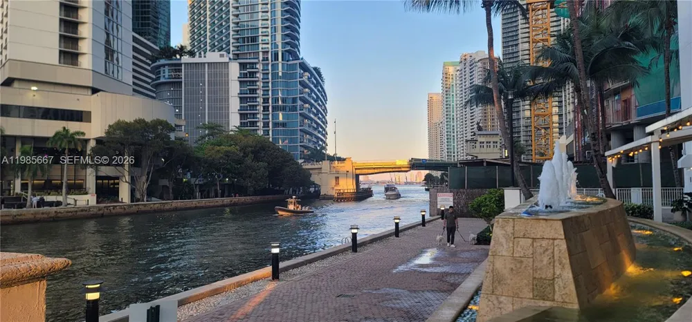 31 SE 5th St #1110 Miami, FL 33131