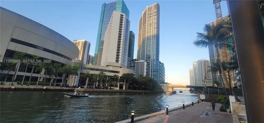 31 SE 5th St #1110 Miami, FL 33131