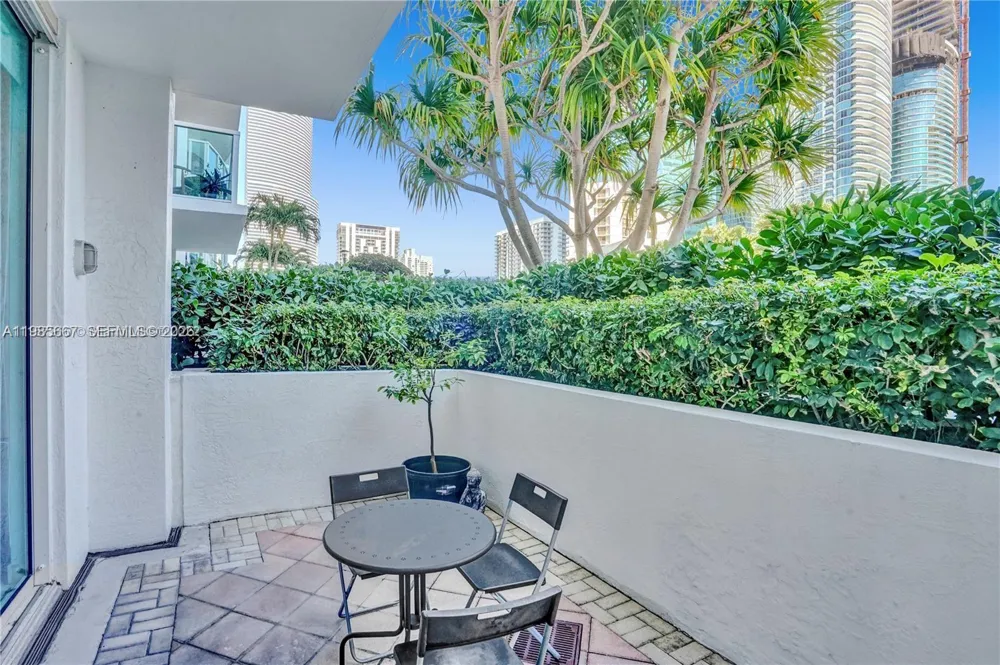 31 SE 5th St #1110 Miami, FL 33131