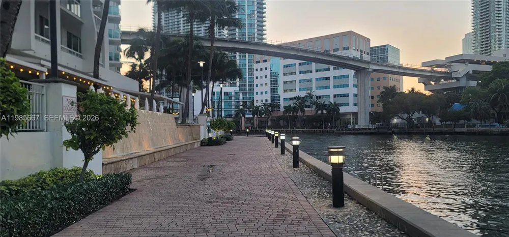 31 SE 5th St #1110 Miami, FL 33131