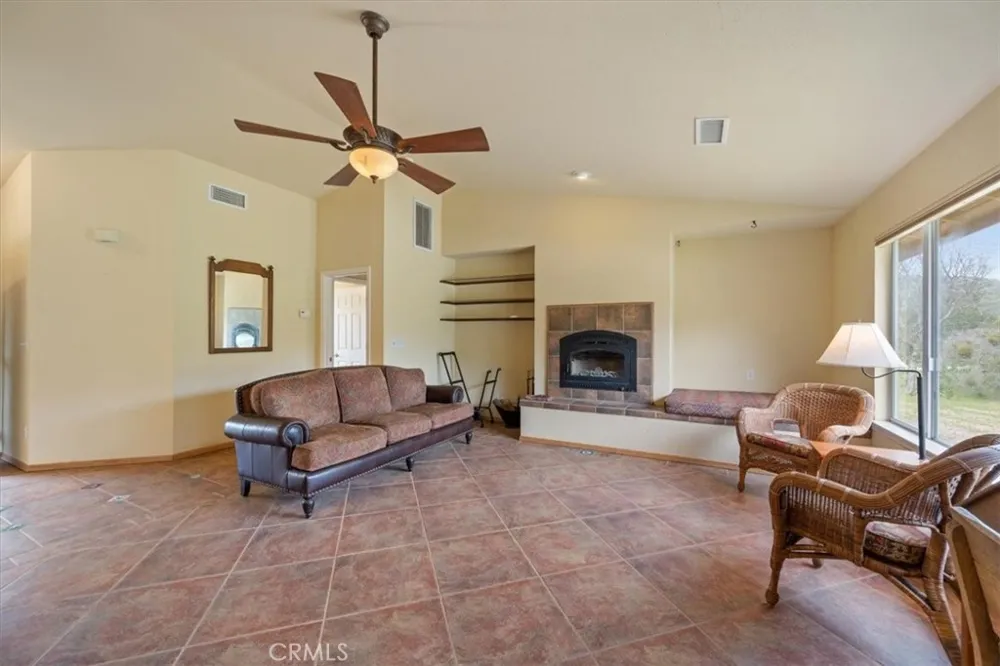 3151 Parkhill Santa Margarita, CA 93453