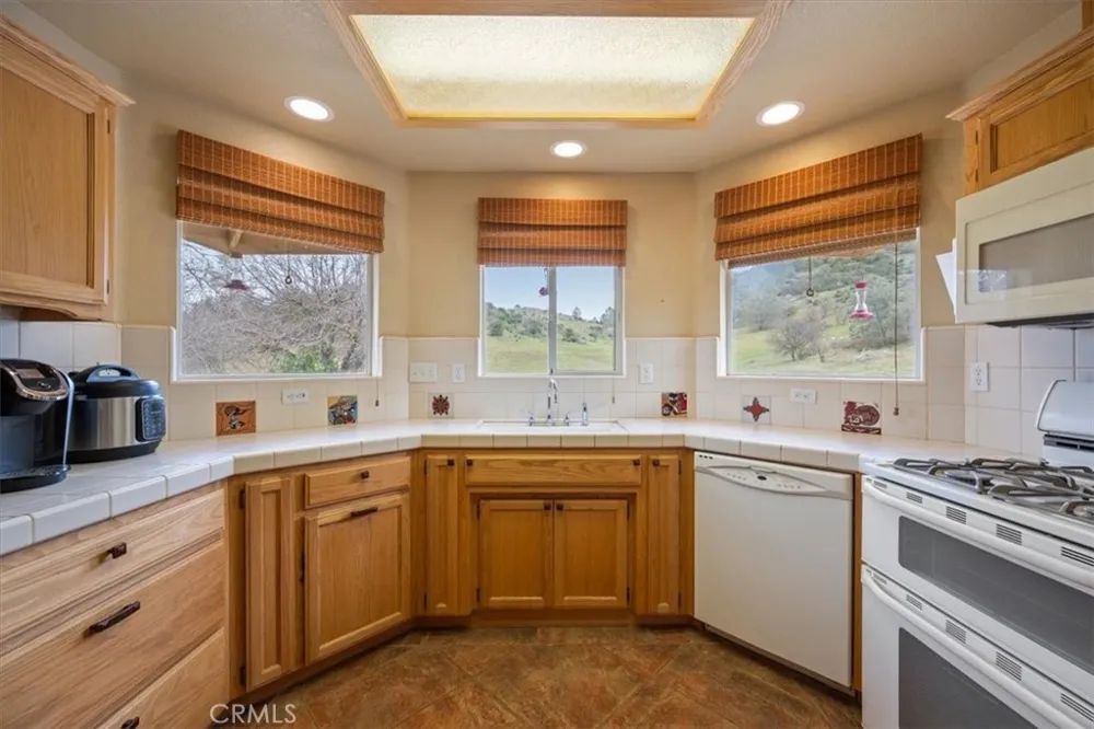 3151 Parkhill Santa Margarita, CA 93453