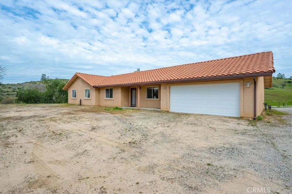 3151 Parkhill Santa Margarita, CA 93453