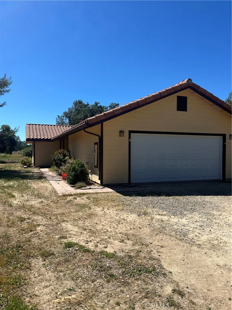 3151 Parkhill Santa Margarita, CA 93453