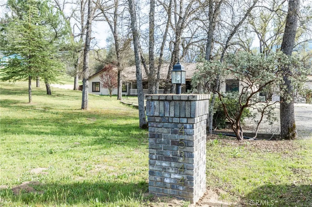 45344 S Oakview Oakhurst, CA 93644