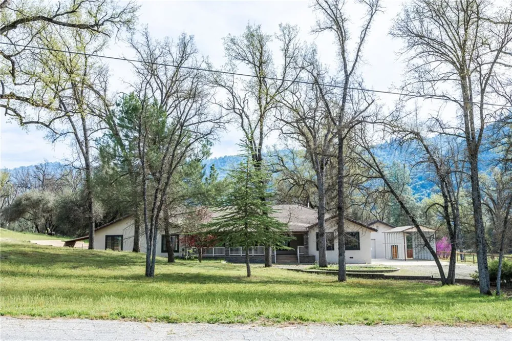 45344 S Oakview Oakhurst, CA 93644