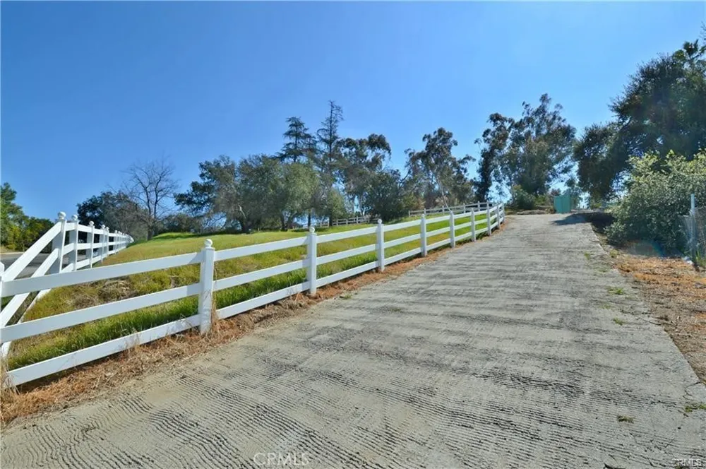 402 E DE ANZA HEIGHT DR San Dimas, CA 91773