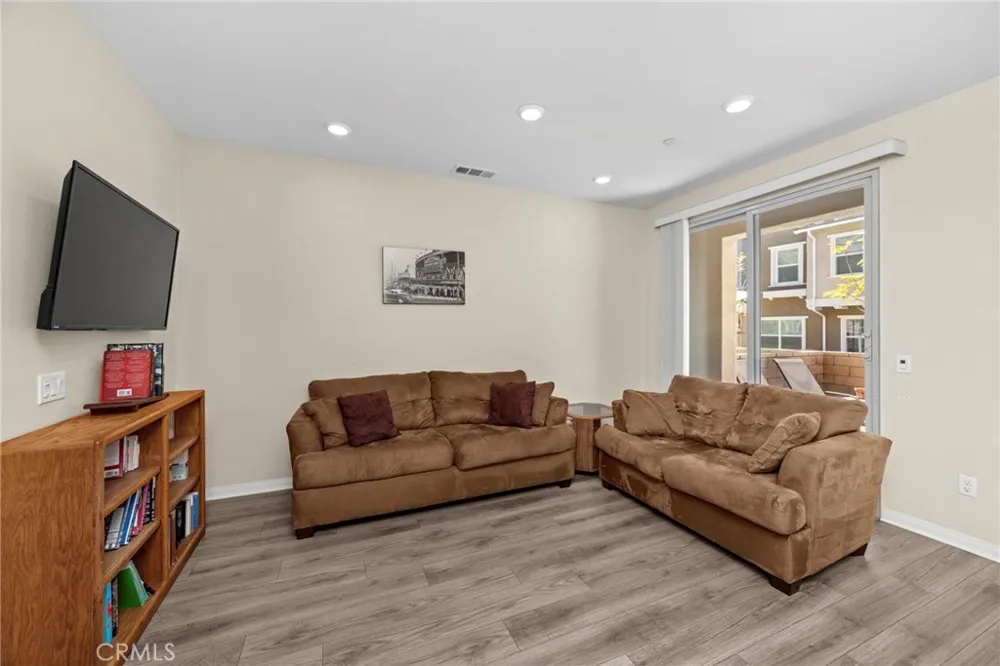 22886 Concord Saugus, CA 91350