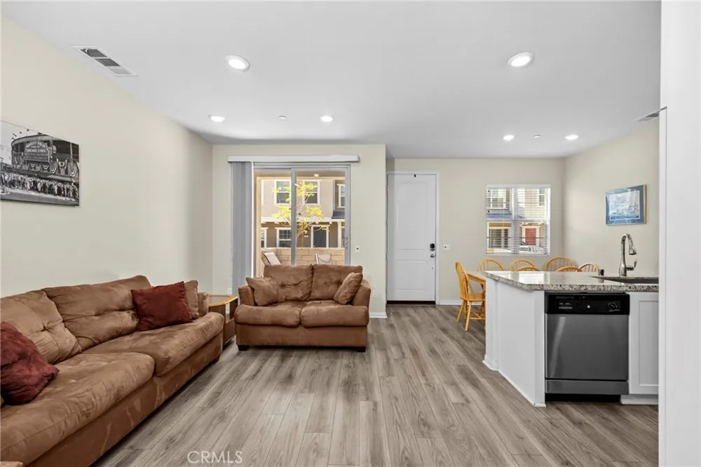 22886 Concord Saugus, CA 91350
