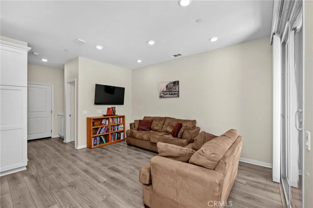 22886 Concord Saugus, CA 91350