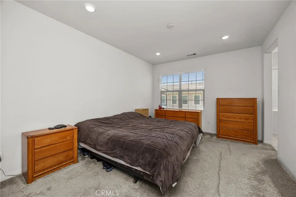 22886 Concord Saugus, CA 91350