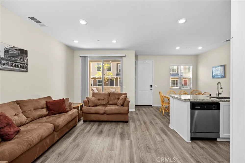 22886 Concord Saugus, CA 91350