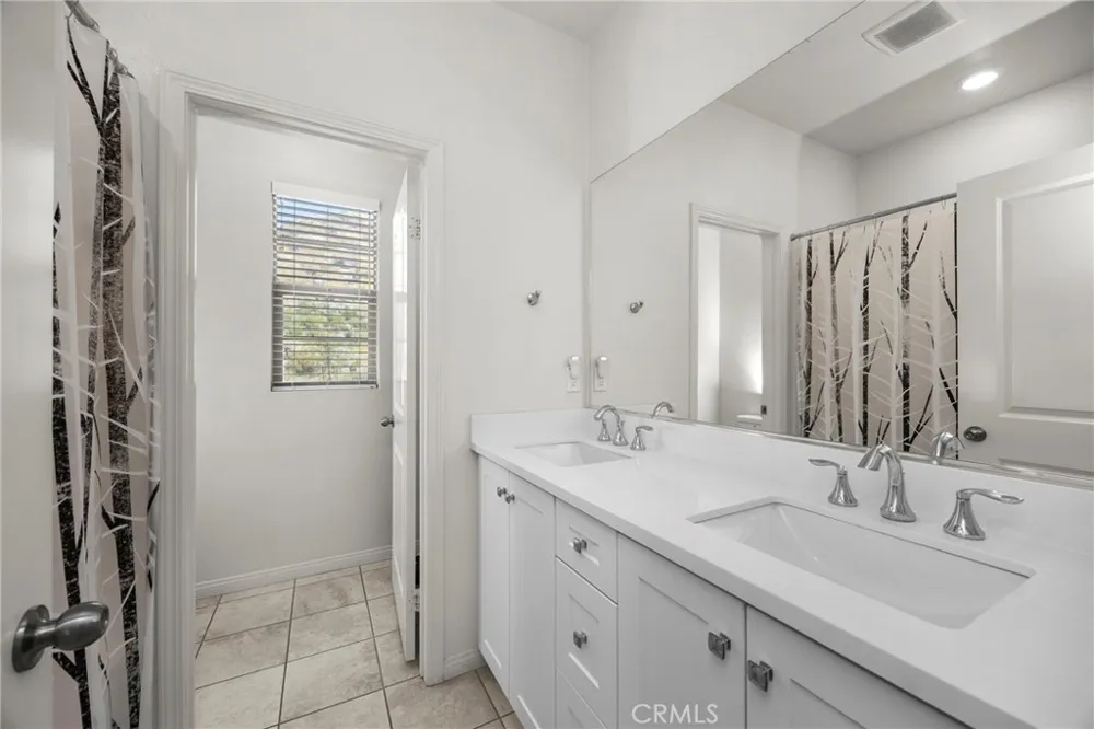 22886 Concord Saugus, CA 91350