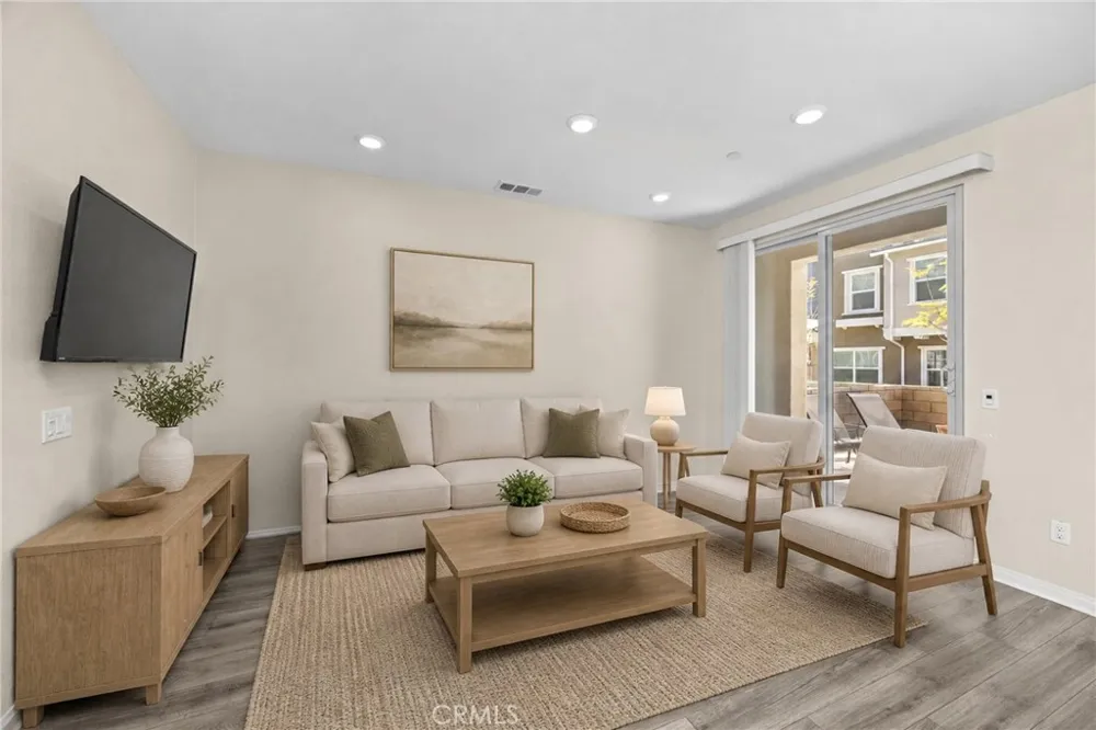 22886 Concord Saugus, CA 91350