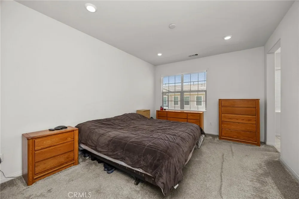 22886 Concord Saugus, CA 91350