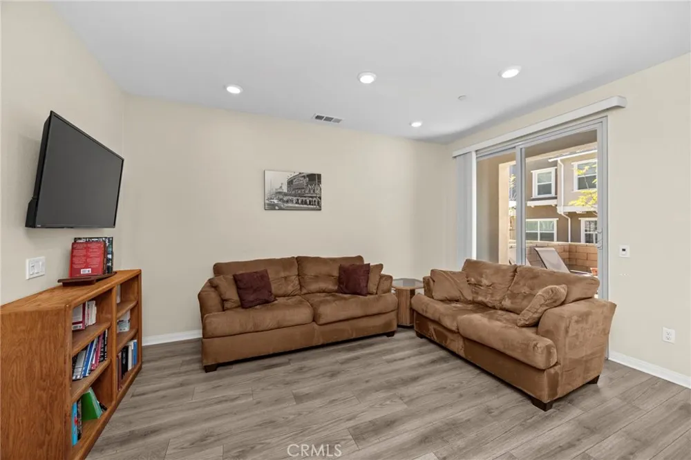 22886 Concord Saugus, CA 91350