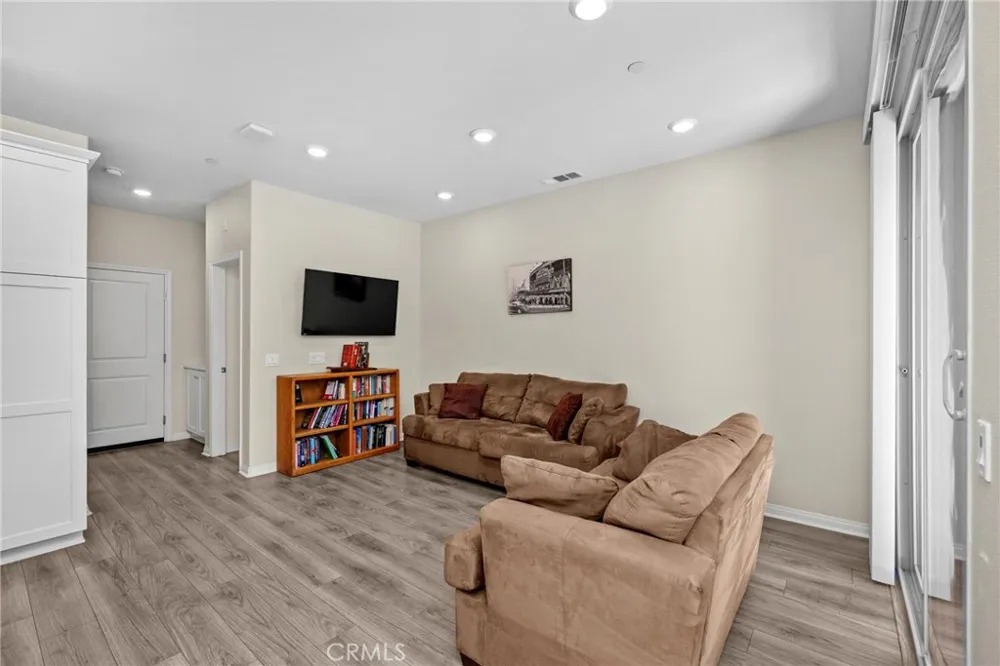 22886 Concord Saugus, CA 91350