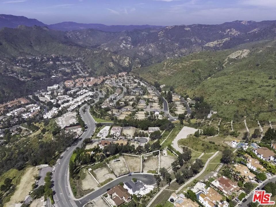 1433 El Bosque Court Pacific Palisades, CA 90272