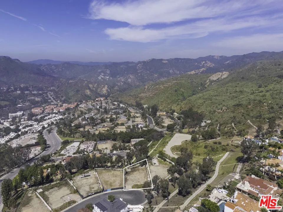 1433 El Bosque Court Pacific Palisades, CA 90272