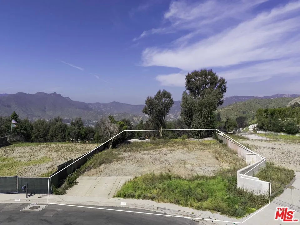 1433 El Bosque Court Pacific Palisades, CA 90272