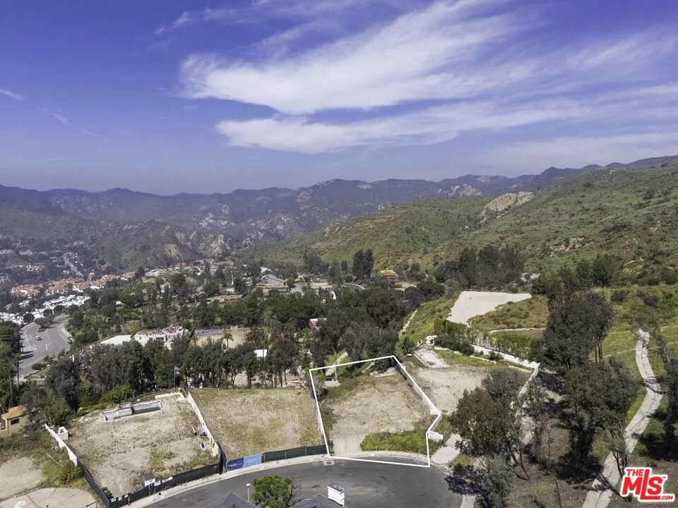 1433 El Bosque Court Pacific Palisades, CA 90272