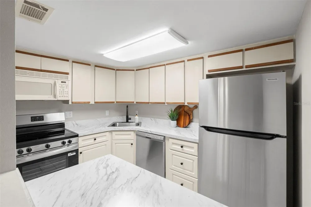 505 PLAZA SEVILLE COURT #11 Treasure Island, FL 33706