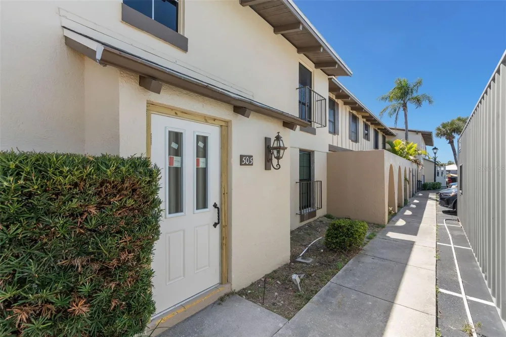 505 PLAZA SEVILLE COURT #11 Treasure Island, FL 33706