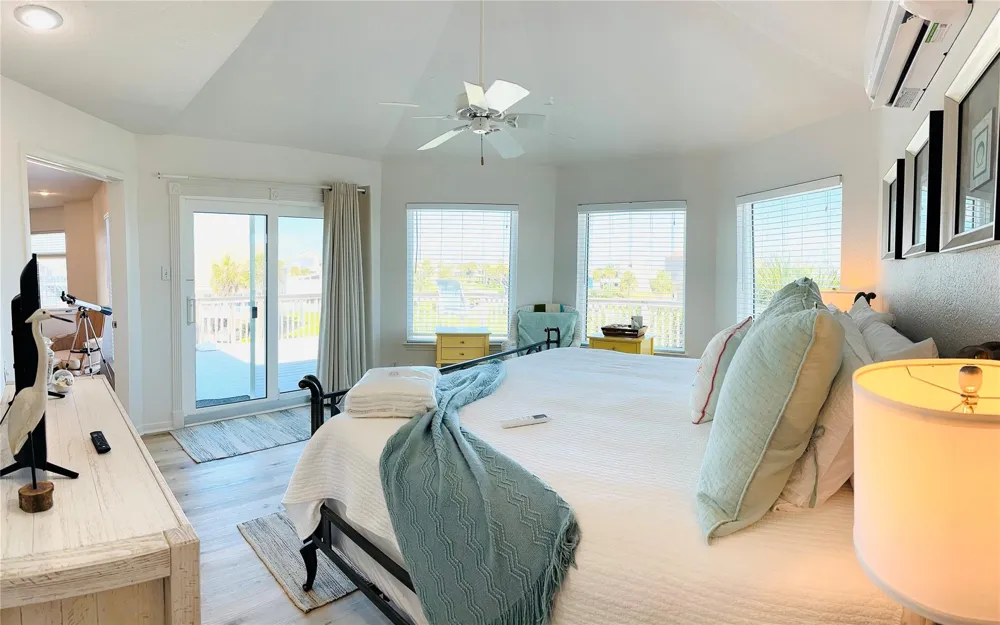 4119 Campeche Court Galveston, TX 77554