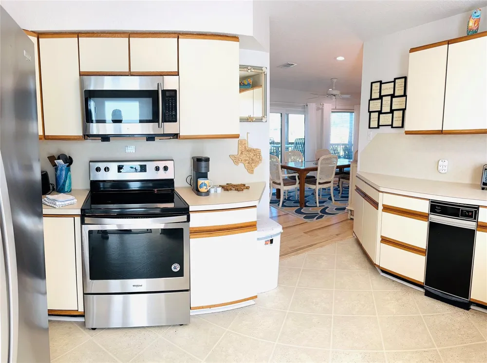 4119 Campeche Court Galveston, TX 77554