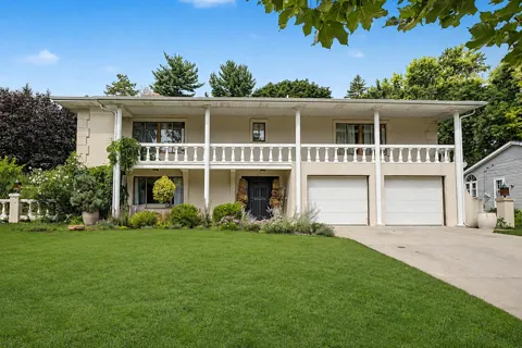 1217 El Camino Drive NW
