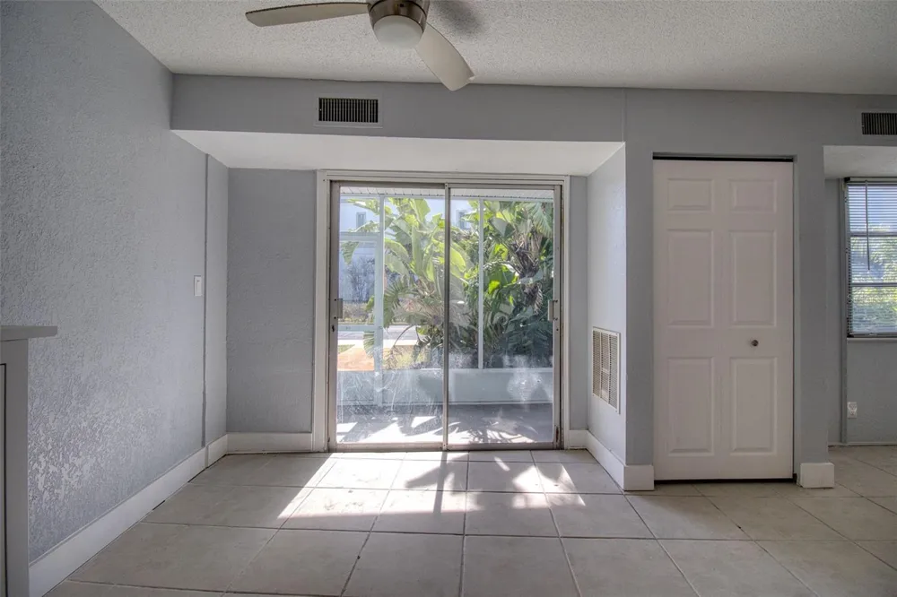 3315 58TH AVENUE S #112 St Petersburg, FL 33712