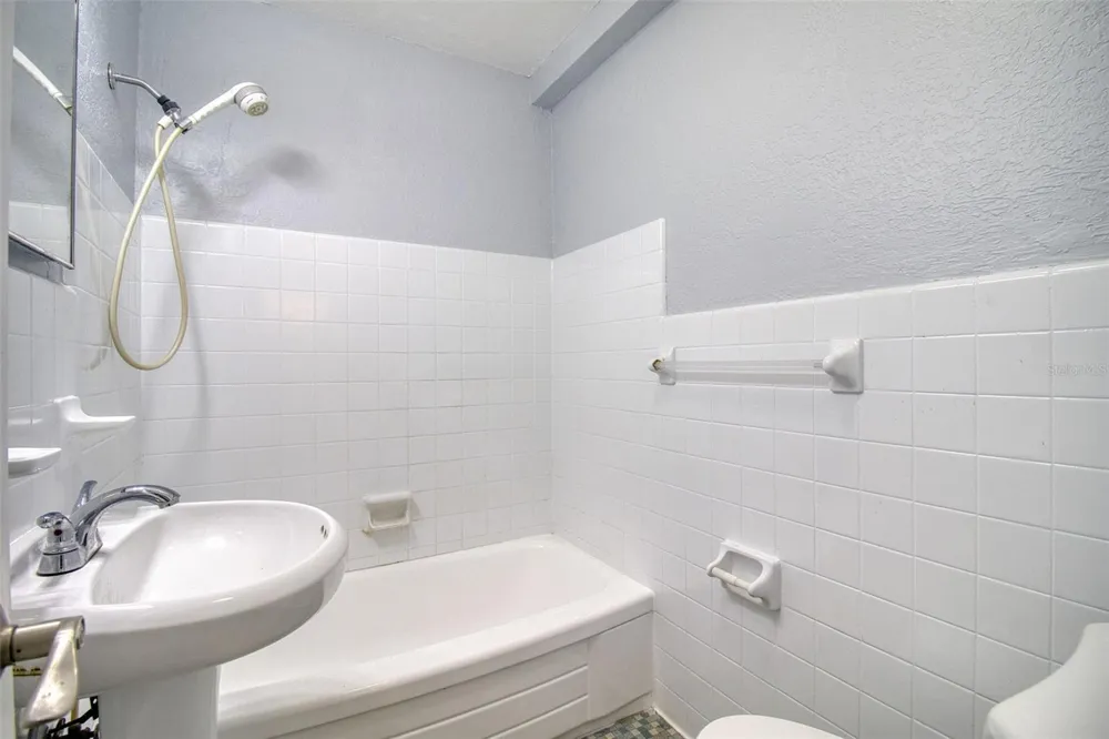3315 58TH AVENUE S #112 St Petersburg, FL 33712
