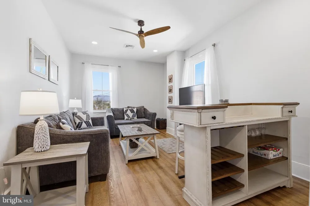 10 DEFORD AVENUE Luray, VA 22835