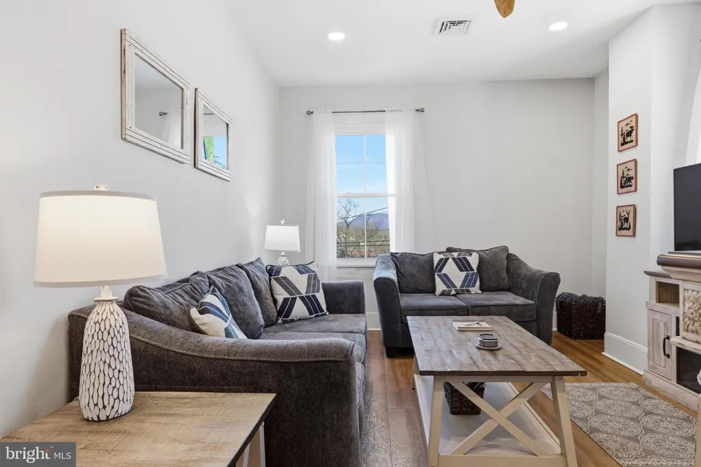 10 DEFORD AVENUE Luray, VA 22835