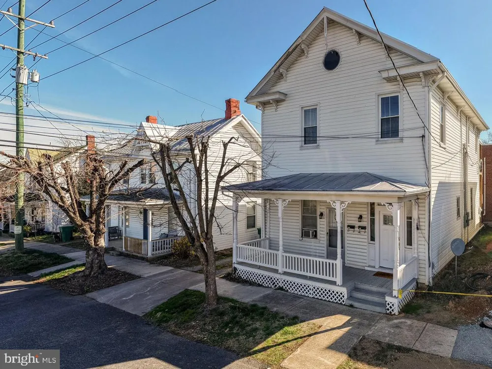 10 DEFORD AVENUE Luray, VA 22835