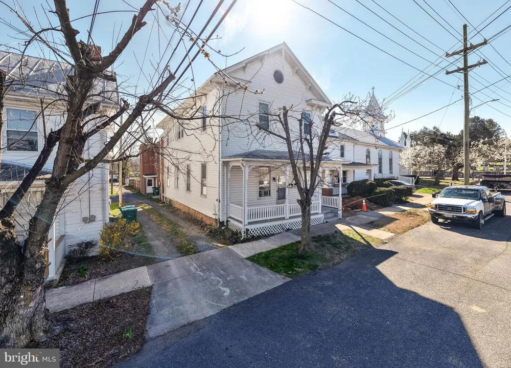 10 DEFORD AVENUE Luray, VA 22835