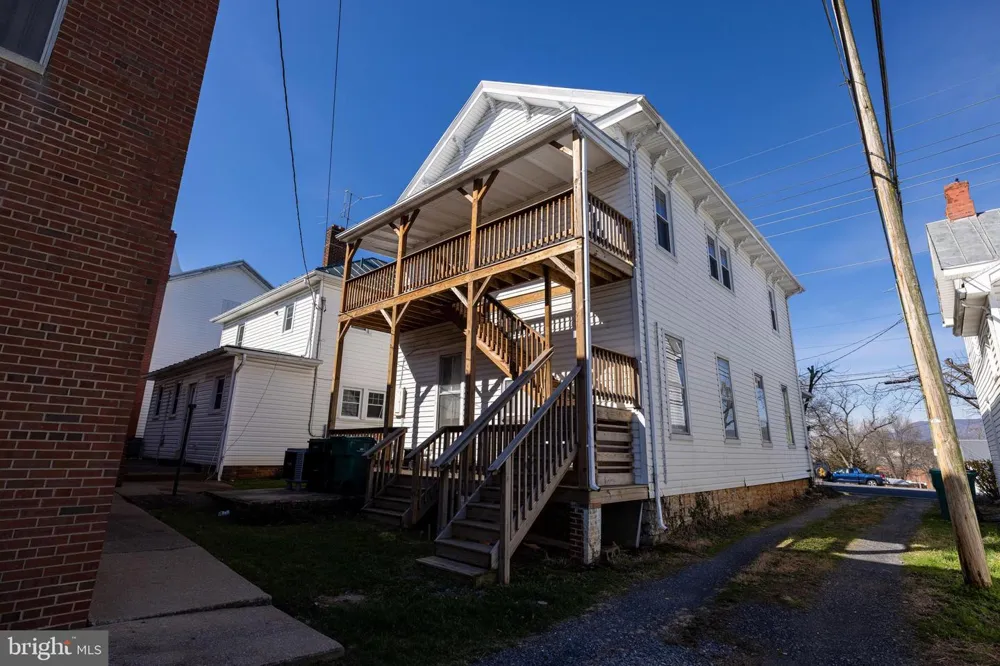 10 DEFORD AVENUE Luray, VA 22835