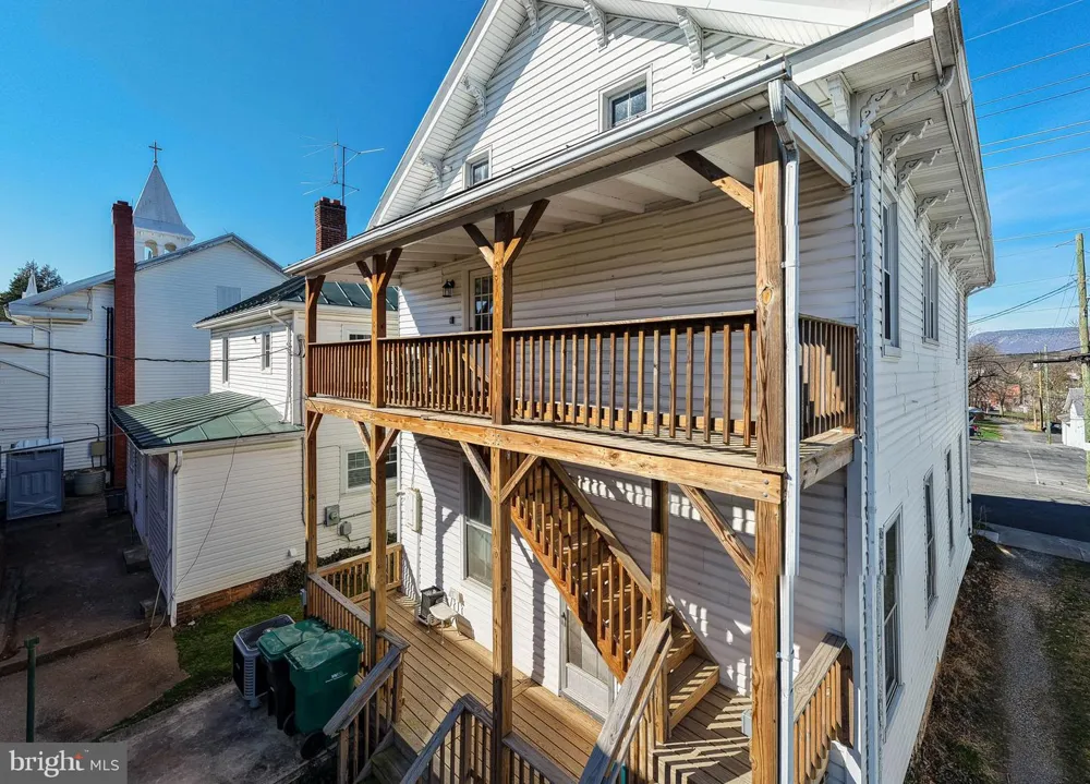 10 DEFORD AVENUE Luray, VA 22835