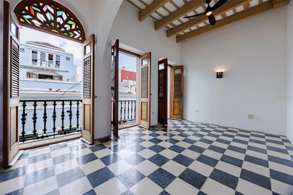 364 CALLE SOL #2B Old San Juan, PR 00901