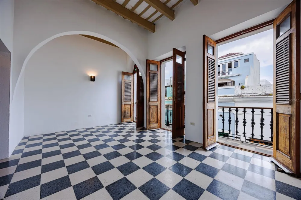 364 CALLE SOL #2B Old San Juan, PR 00901
